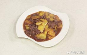 菠萝炒牛肉的正确方法,半个菠萝牛肋条