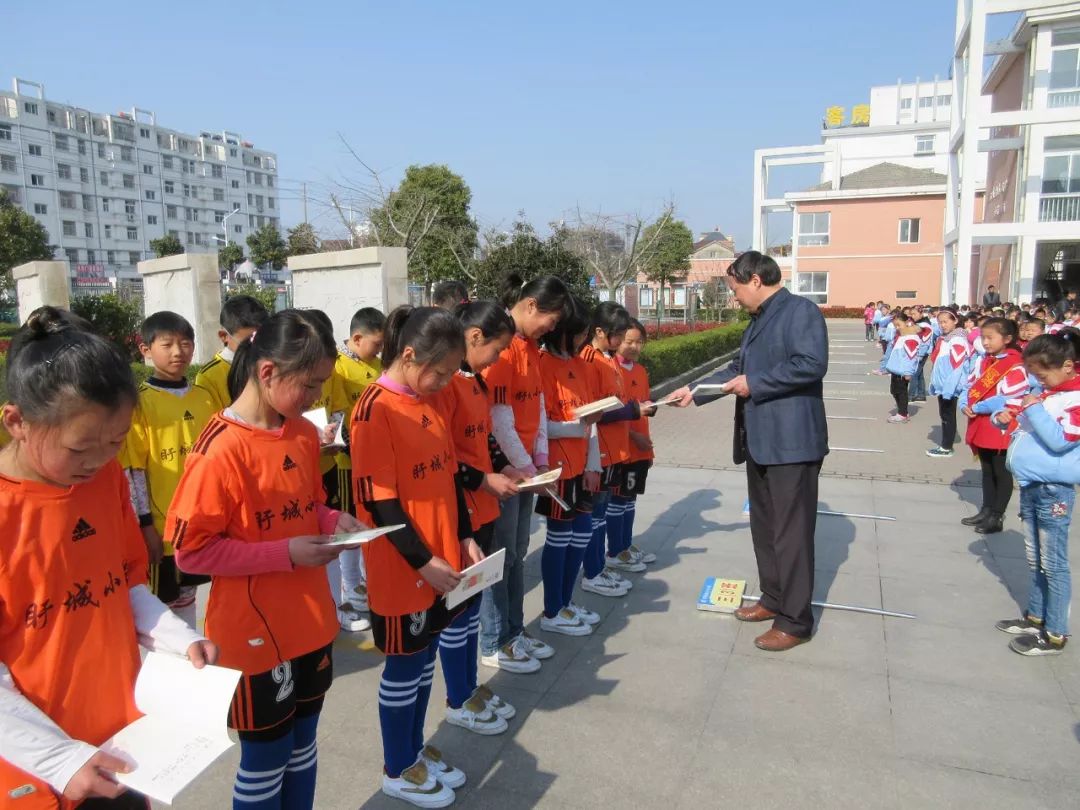 你的数学是足球老师教的吗,你的足球是数学老师教的吗