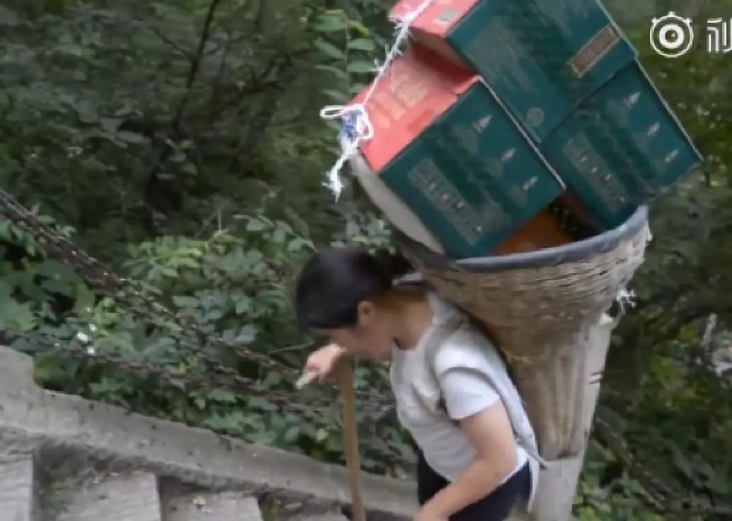 三分钟法治新闻全知道最新,53岁民警落水瞬间