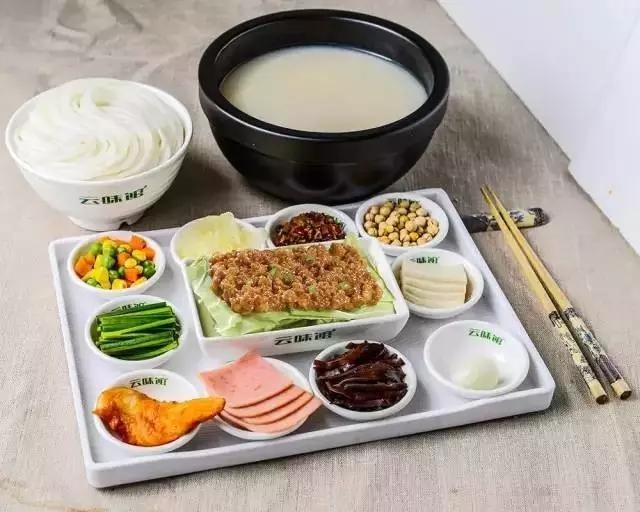 深圳云味馆过桥米线南山茂业店,米线连锁餐饮设计案例