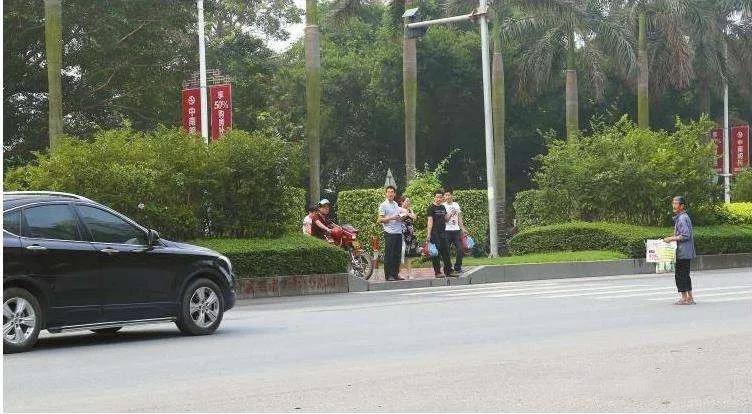 为什么有些人开车很让人讨厌,新手开车老是害怕撞到绿化带