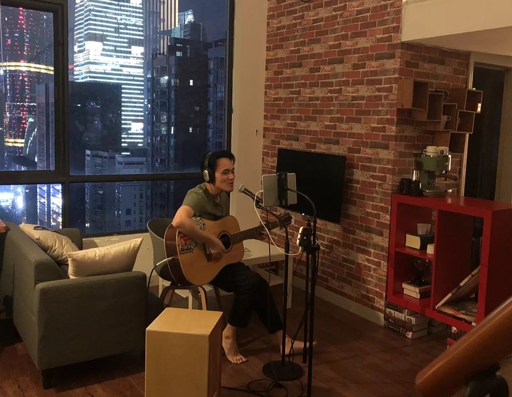 我的英语老师是一个什么样的人,英语老师在你眼中是什么样的人