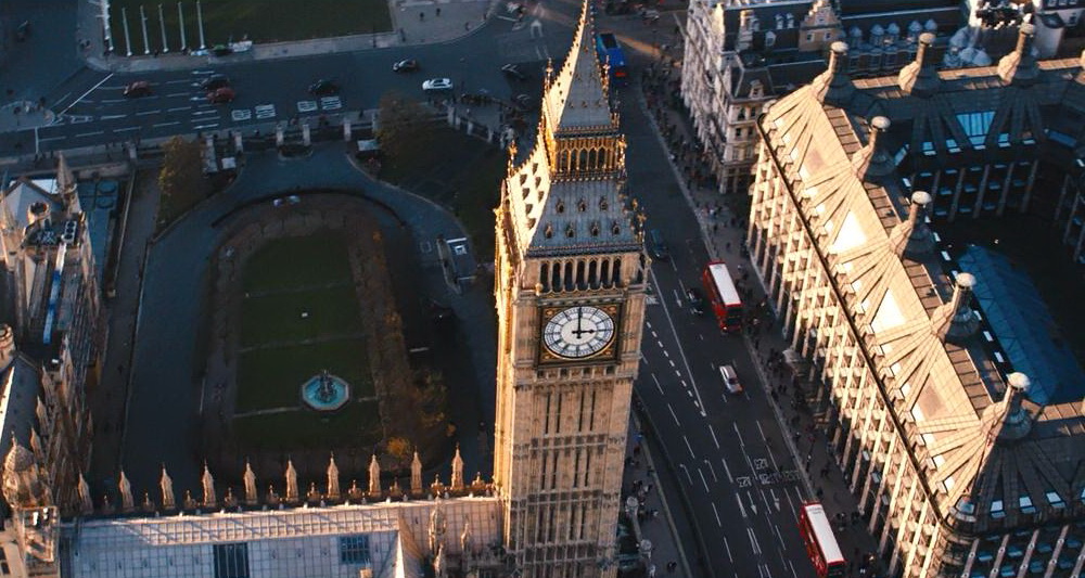 速度与激情中的真实场景拍摄,速度与激情中山峰崩裂的场景