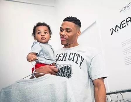 威少两个赛季的三双无人可破,威少用出色的表现回应外界的质疑