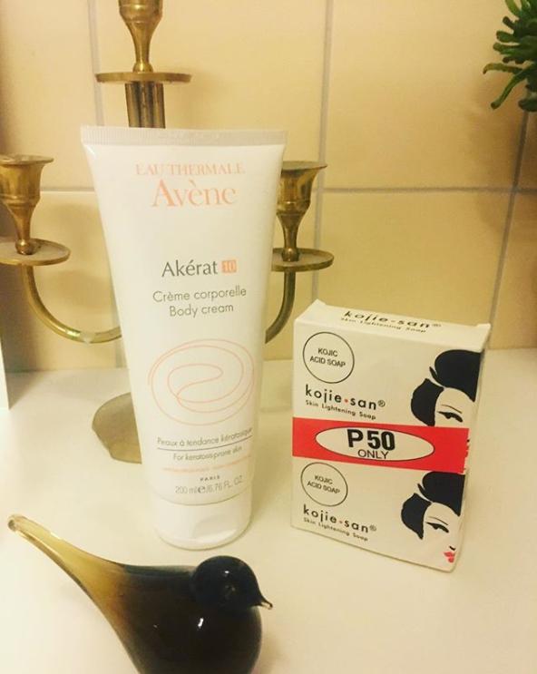 小颗粒是痘痘吗,怎么区分是闭口粉刺还是毛周角化