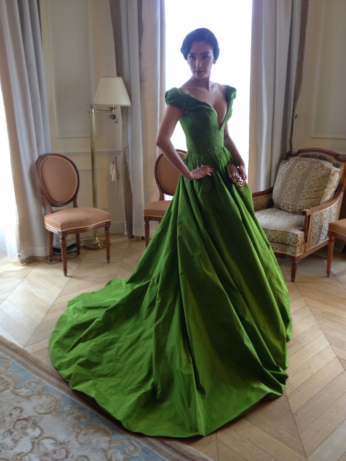 娱乐圈备受关注新星，39D好身材无人能敌，连女人看了都会脸红