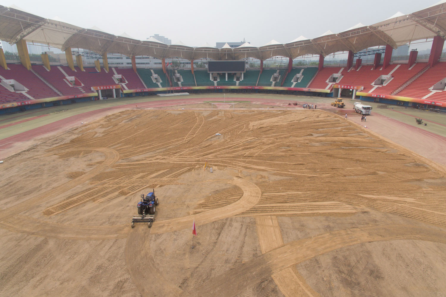 河南建业是不是换了草皮,河南建业草皮铺设