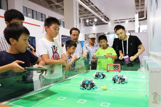 优必选walker大型人形机器人,优必选智能仿人机器人