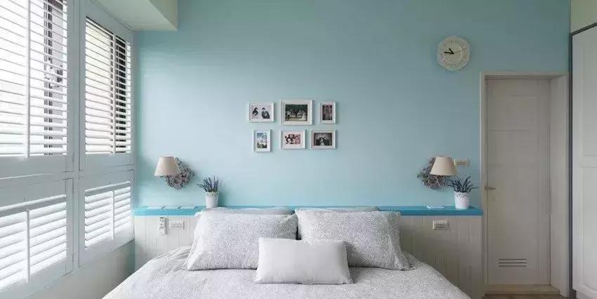 卧室太小放不了床头柜,卧室太小放不下两个床头柜怎么办