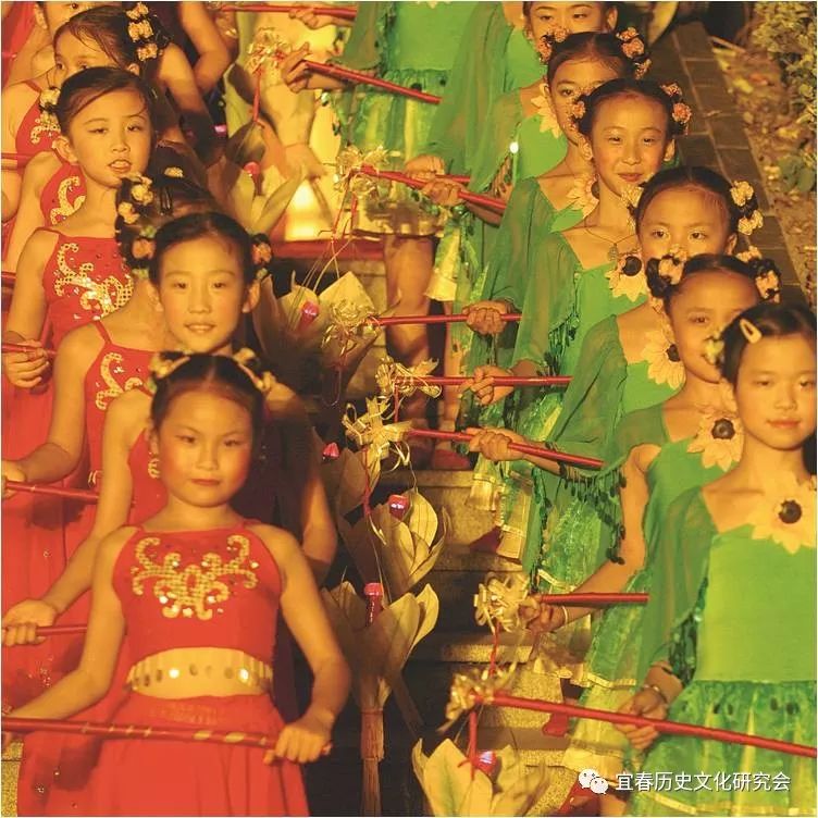 我向青天问明月文/任桃英