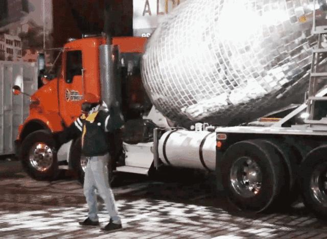 DIY，我把咱们家的车爆改成了游泳池，老婆！