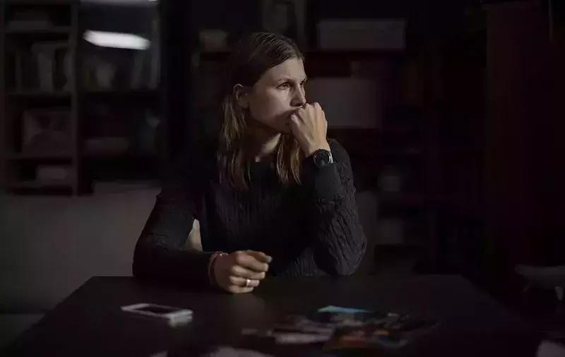 一部俄罗斯电影《无爱可诉》，妈妈，你花2块钱买一个避孕套吧！