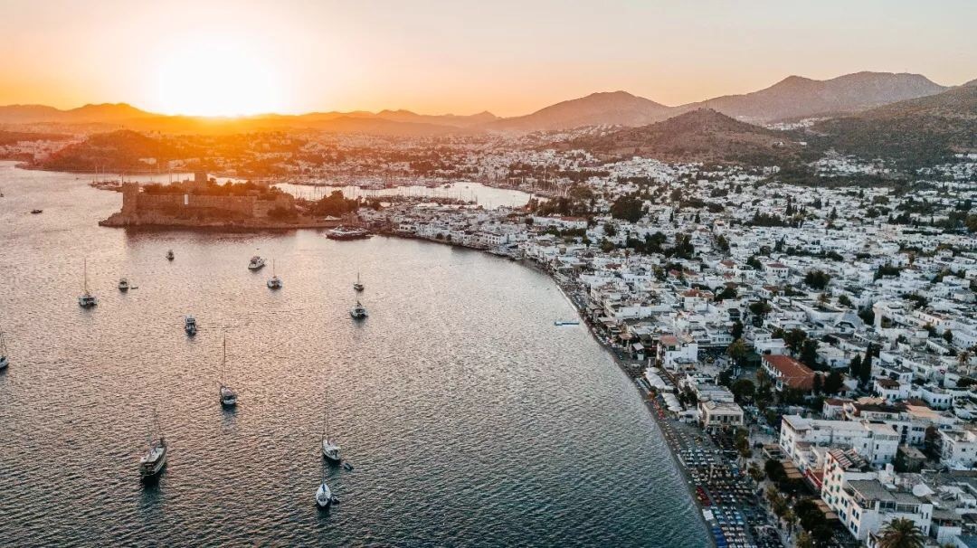 土耳其里拉走低的原因,里拉贬值有利于到土耳其旅游吗