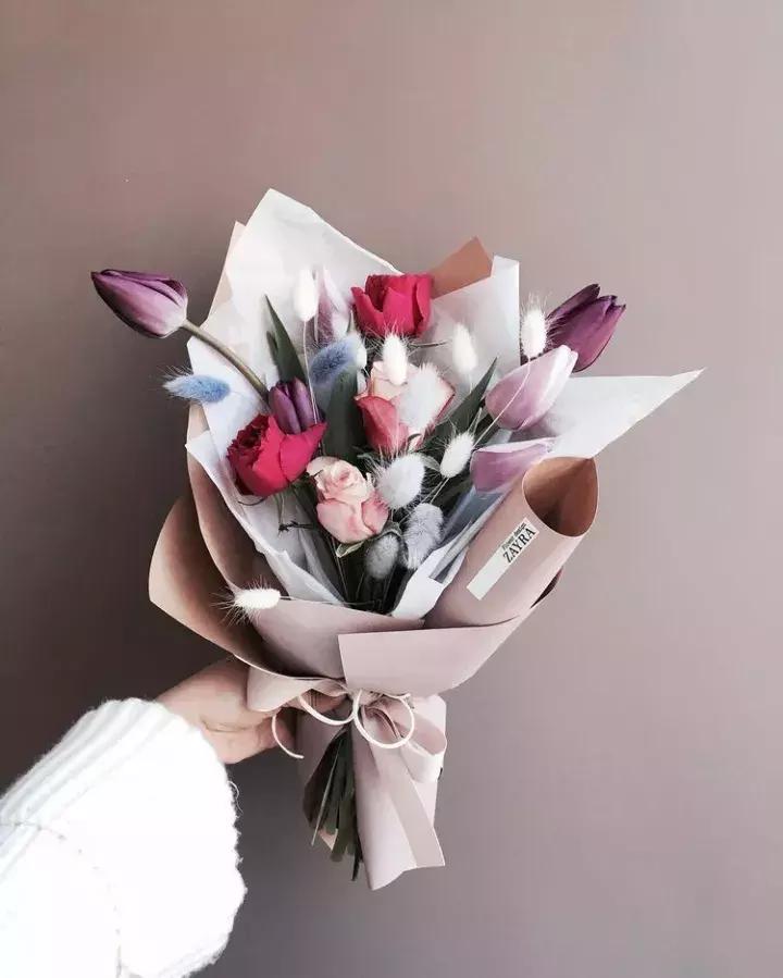 不同颜色玫瑰代表的花语,情人节送自己的玫瑰花语