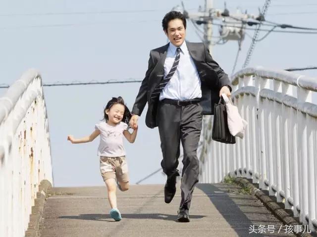 老爸带娃重要性,爸爸带娃妈妈有点问题