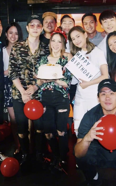 苏醒和女朋友吻戏视频,苏醒和女友拥抱