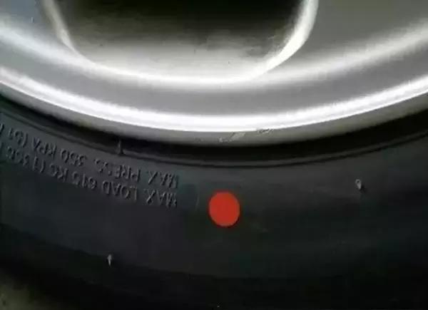 轮胎上的小细节图解,轮胎上有小点点是什么