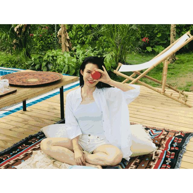 7个闺蜜在稻田里爆改了个“玻璃盒子”，只为兑现养老之约，却意外走红