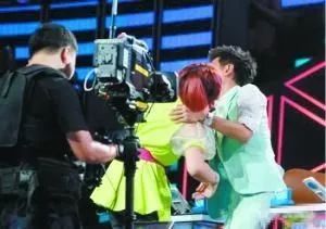 李宇春参加节目被粉丝亲,李宇春被粉丝吻是什么节目