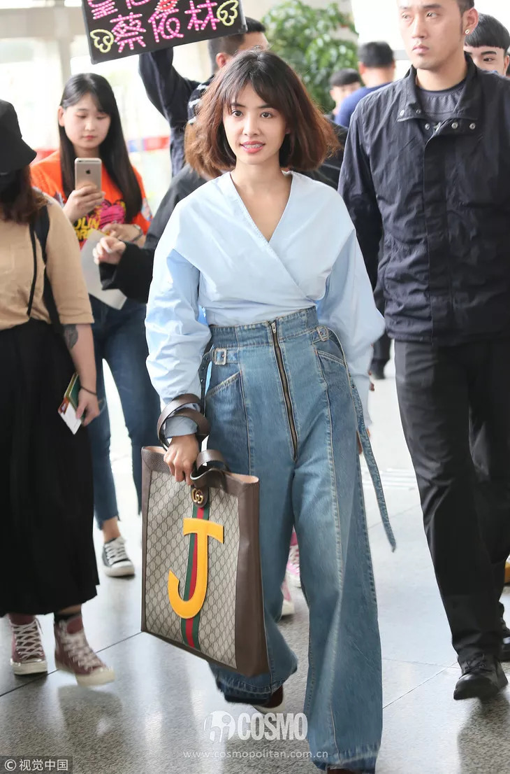 一款给杨幂穿火的包包,杨幂同款牛仔lv包