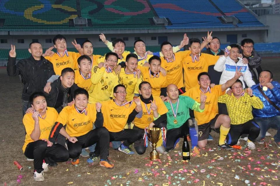 真英雄俱乐部直播,足球赛场真英雄