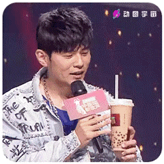 逛街必买的奶茶,逛街人手一杯奶茶