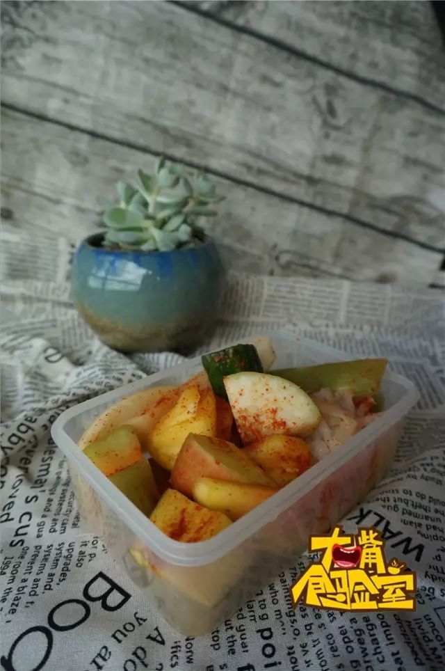 广西酸嘢被外地人吐槽黑暗料理,四川人第一次南宁吃酸嘢