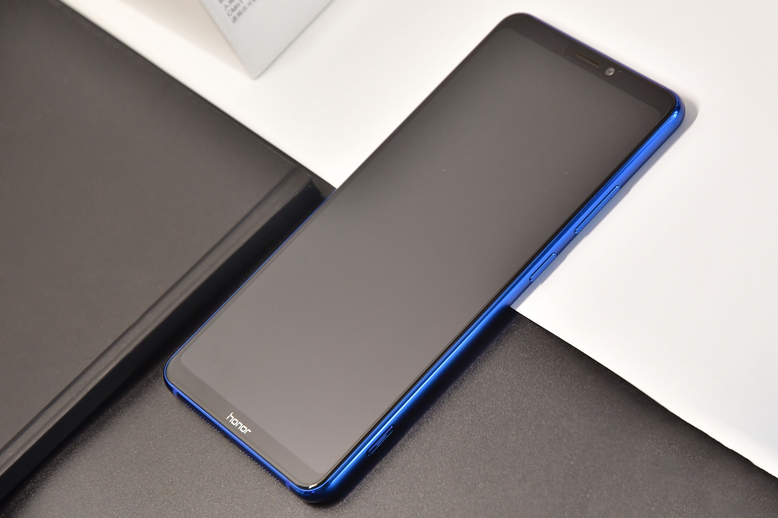 荣耀note10搭载6.95寸amoled屏,2023年荣耀note10还值得买吗