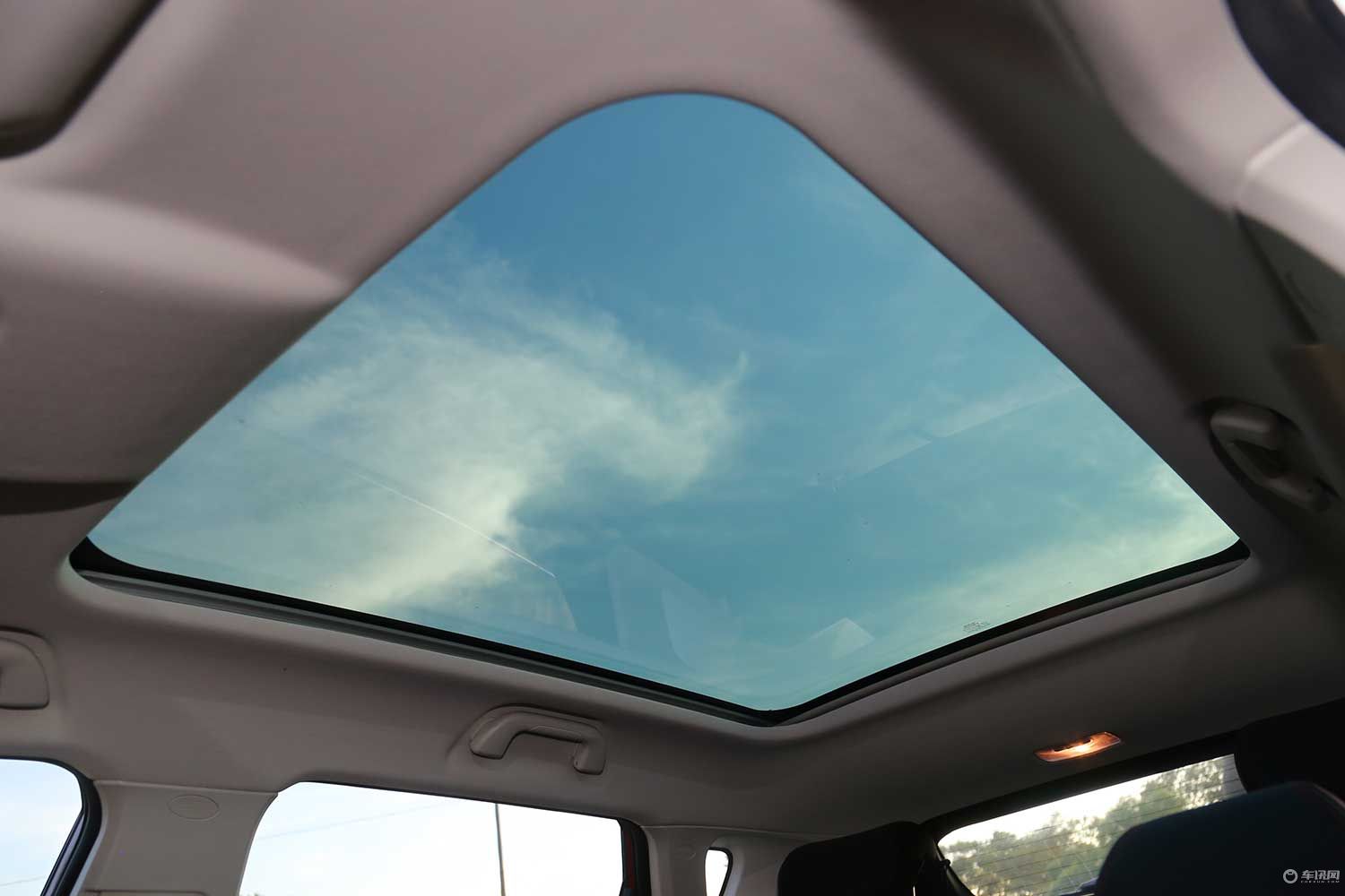 扔下了女朋友去草原试驾哈弗H2s7万块的个性小车成为了“新欢”