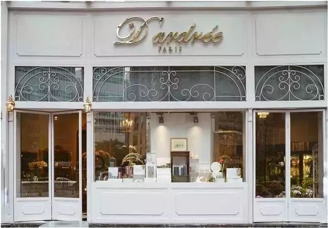 找一个关于roseonly花店的视频,roseonly花店的风格