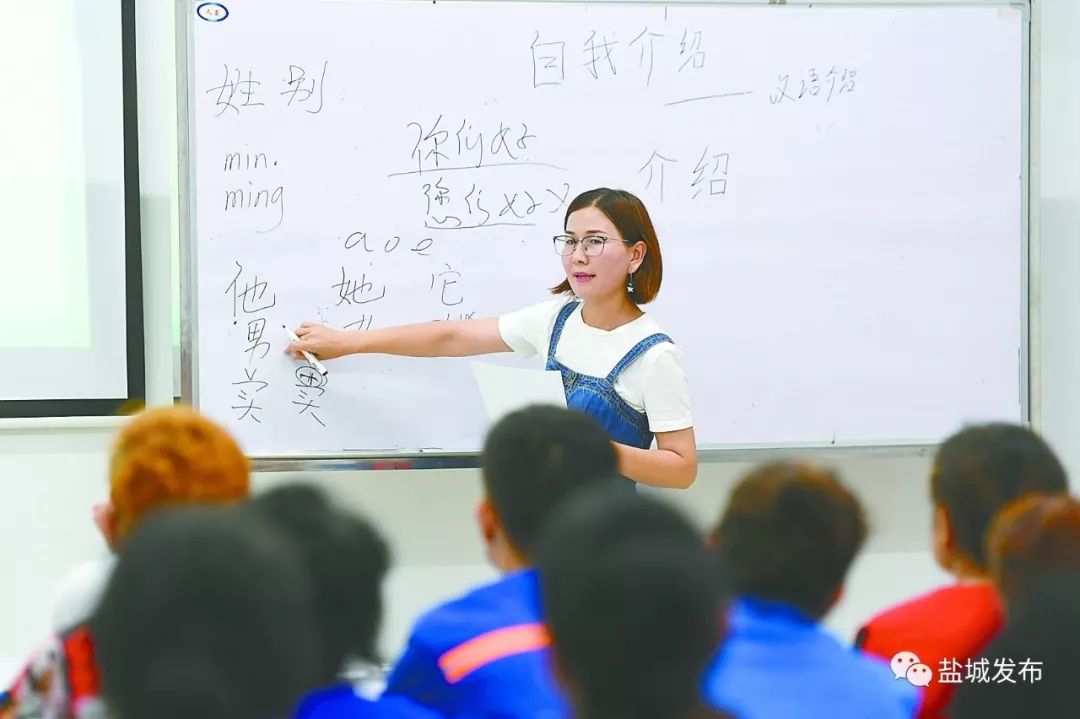 盐城这里，全是*疆新**古丽和巴郎！来干啥？创造美好新生活……