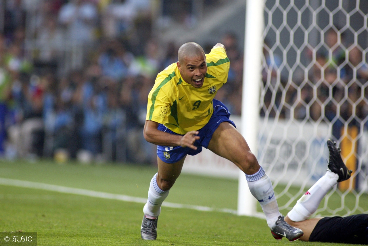 罗纳尔多与小罗花式传球,罗纳尔多的足球技能