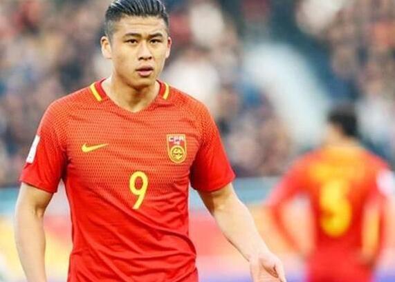 国足2-1逆转后的情景,2-1逆转国足