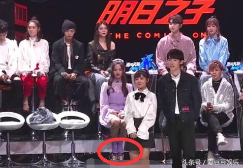 吴宣仪挑战杨超越,吴宣仪蒙眼杨超越