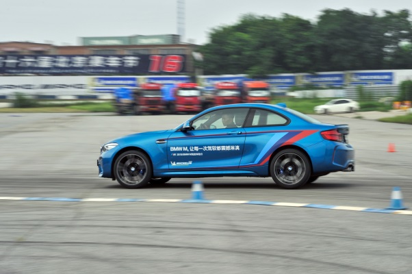宝马m的漂移,宝马m系漂移教程