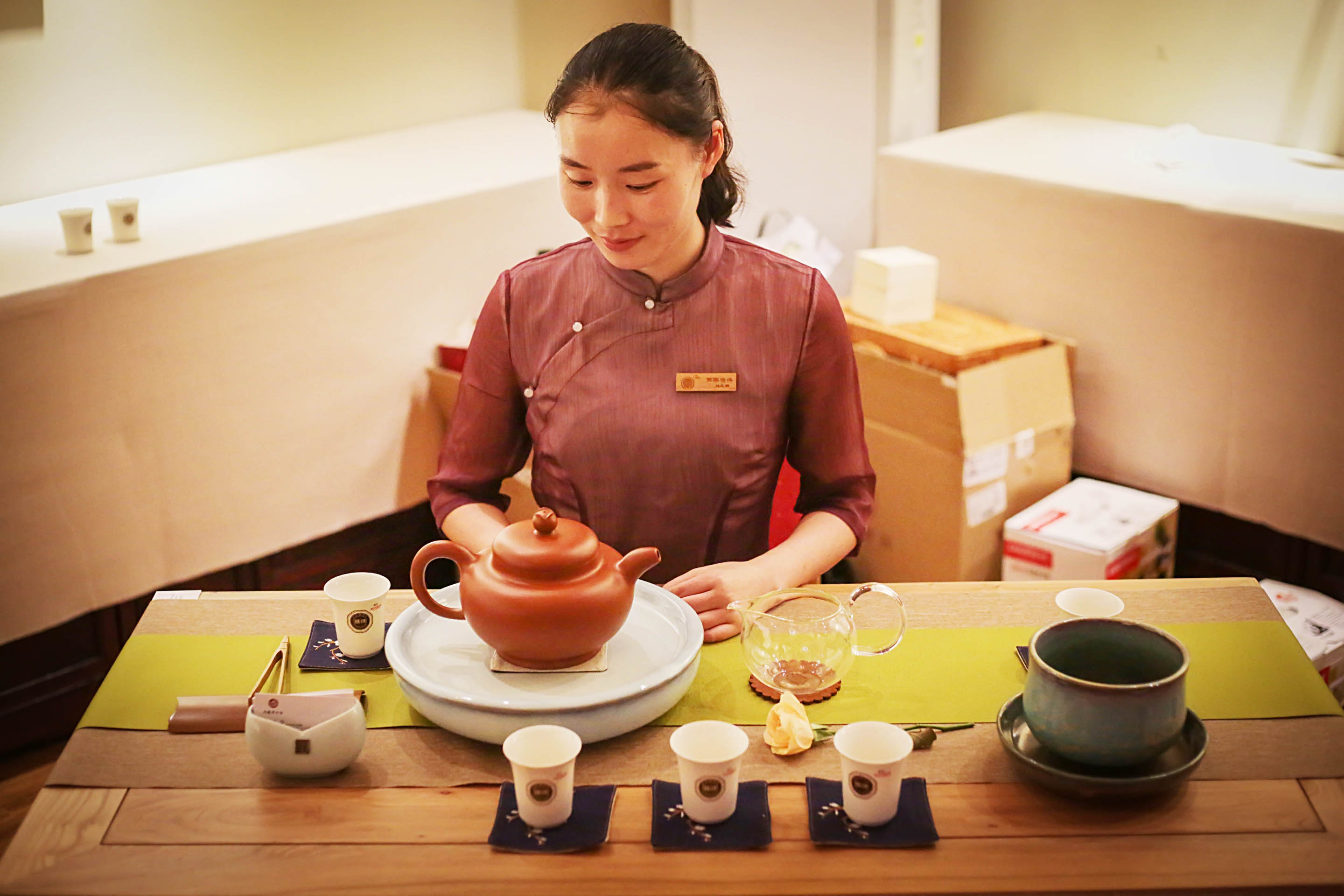 当代年轻人品茶抚琴焚香听雨对弈,青年茶生活