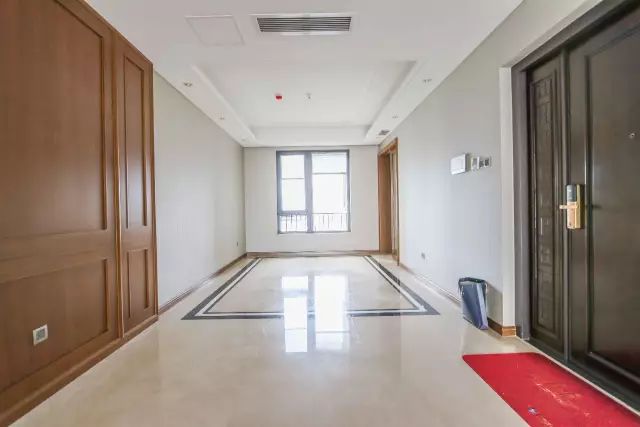 仁恒江湾天成380㎡，河西最顶级大平层！客厅开间层高逆天……