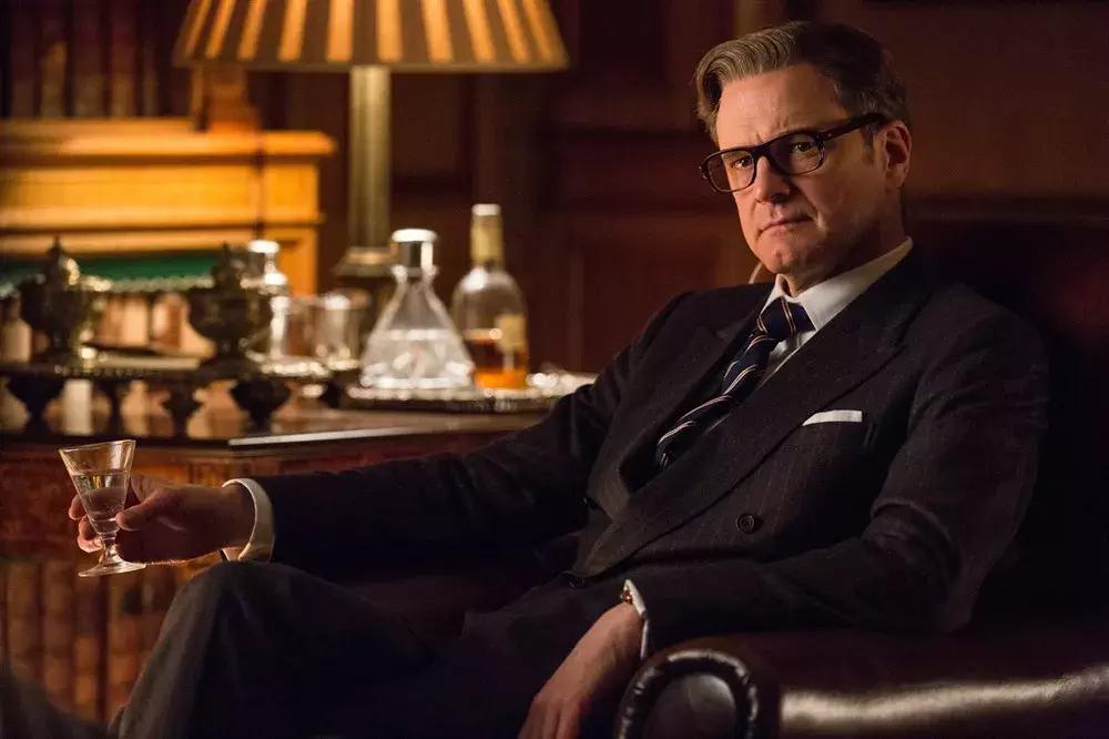 花16万尽显英伦风范，停车姑娘围着转，开起来一年少6万