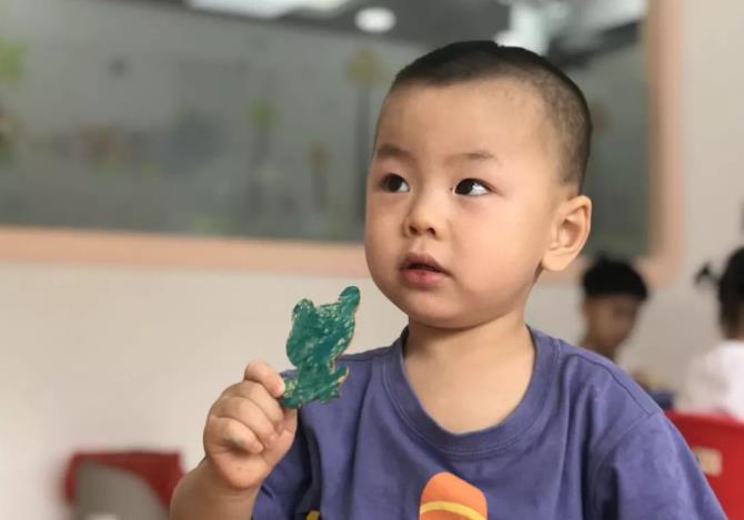 父母离婚对孩子的影响主要有哪些,父母离婚会给孩子心理伤害