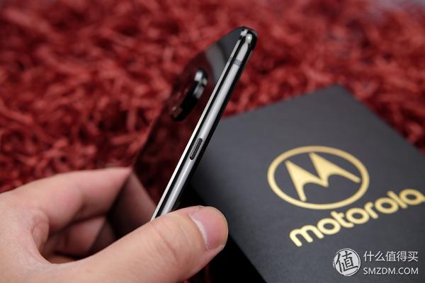 摩托罗拉motoz3测试,摩托罗拉motoz3开箱