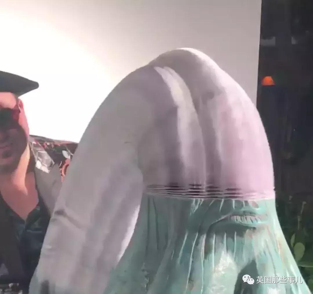 只爱恶作剧靠什么养家？他把所有东西变成纸捉弄人，这手艺简直了