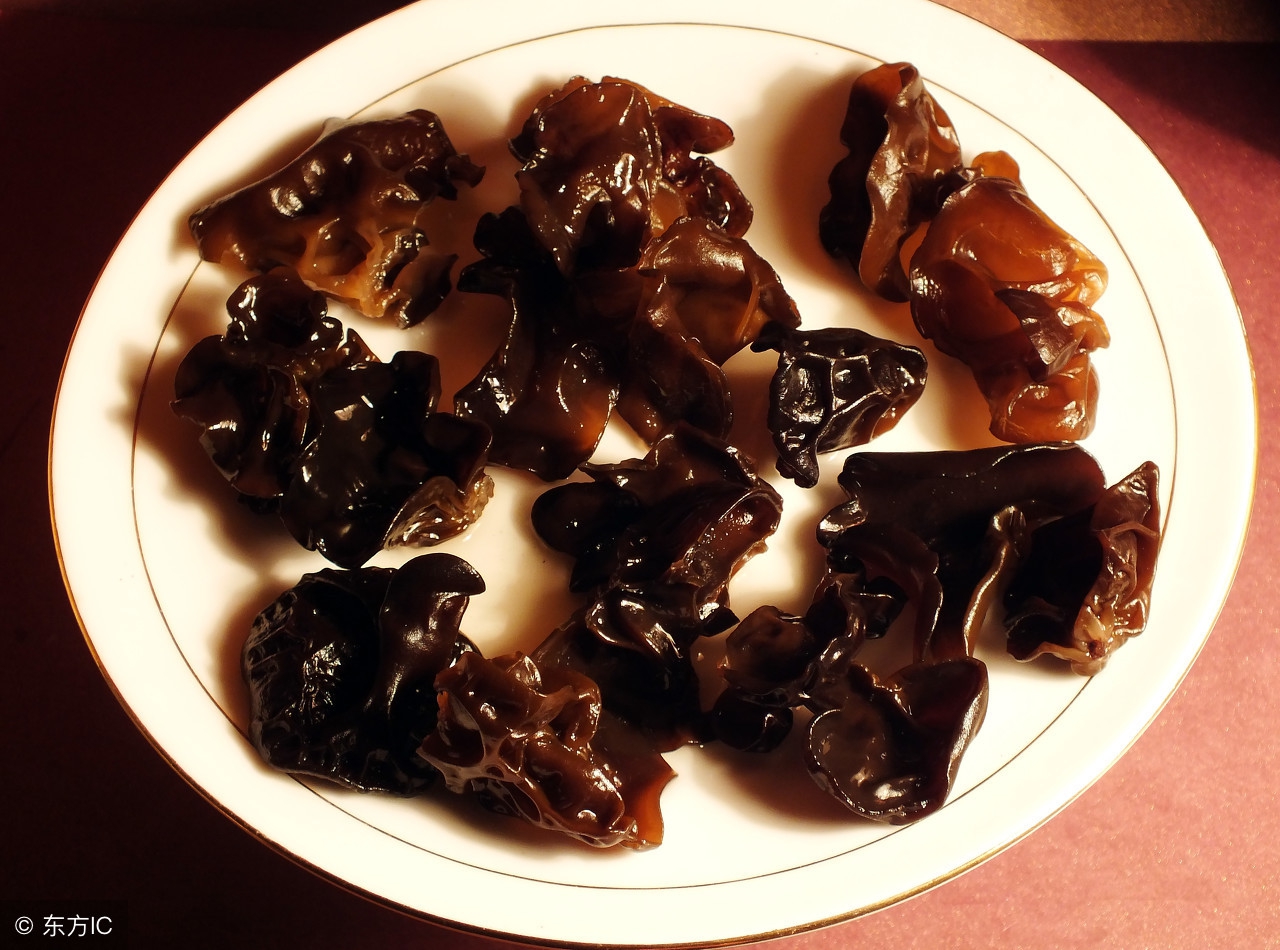 木耳养殖过程中打药吗,种植的木耳打药吗