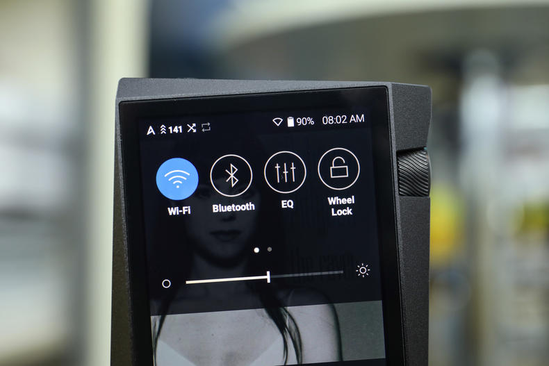 「小蟹寻声」“歪屏”设计颜值满分，艾利和中端旗舰SR15详测！