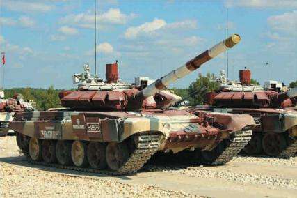 能让艾布拉姆斯看傻眼的只有它，裸奔后的T-72简直就是赛车