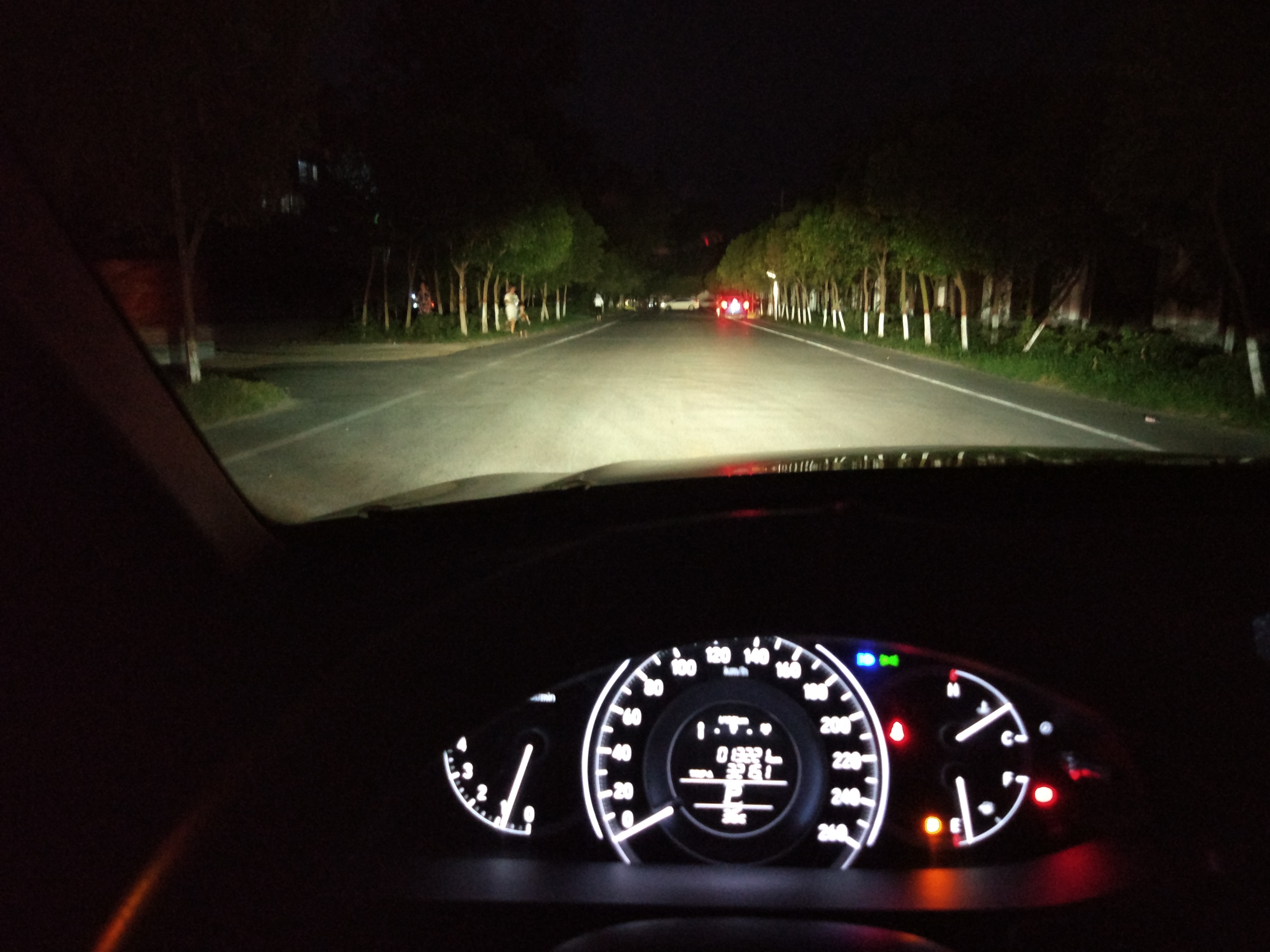 邓州专业改灯汽车灯光升级,led激光灯改装雅阁