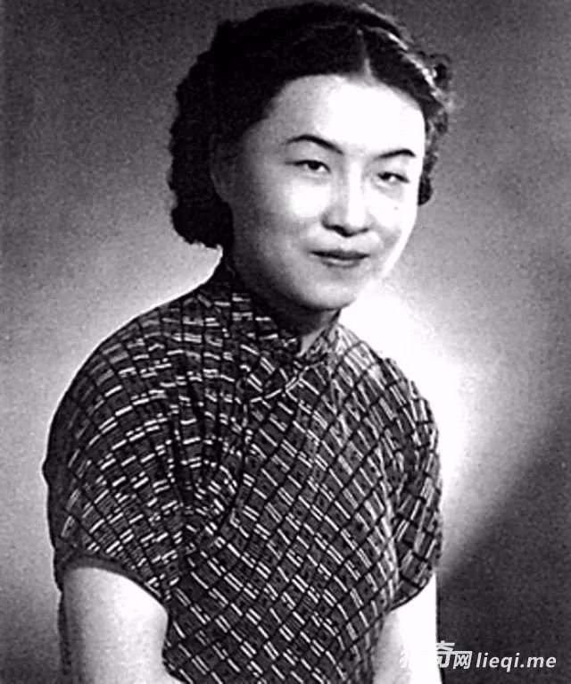 张爱玲生活和性格长期存在矛盾吗,张爱玲是个什么样性格的人