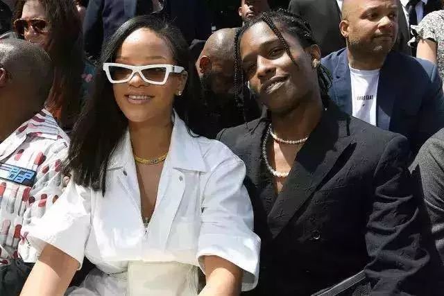 崇尚自由的RitaOra,百变穿衣打破界限