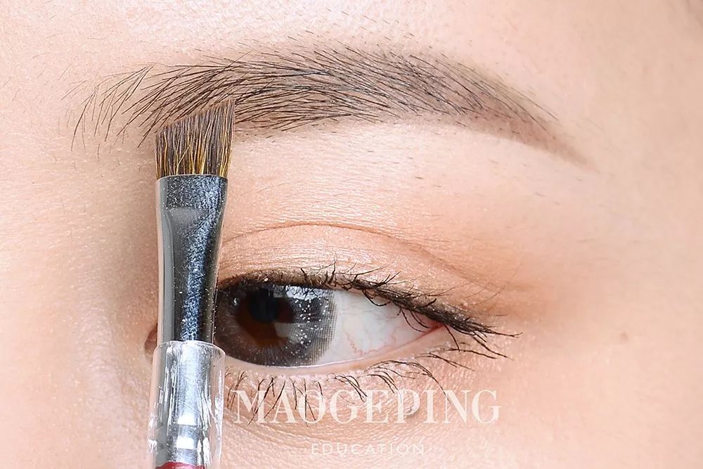 50岁画眉毛眉形怎么画比较好看,如何根据自己的脸型画合适的眉毛