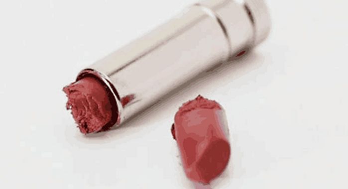 摔碎的粉饼、断掉的口红不要扔，化妆品“破镜重圆”之术很简单！