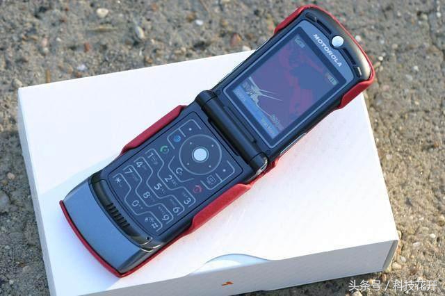 摩托罗拉怀旧v3,摩托罗拉v3i经典老手机